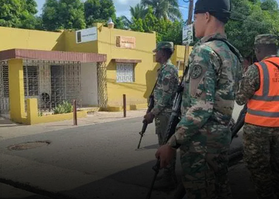 Militares acordonan mercado de Dajabón tras amenaza de Sonia Mateo de encadenarse otra vez