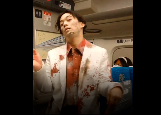 VIDEO: Horda de 'zombis' toma un tren bala en Japón