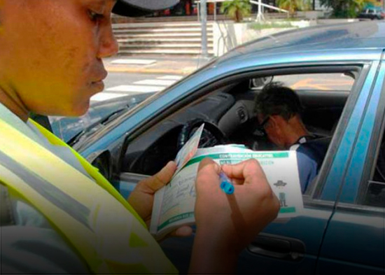El país tiene registradas más multas de tránsito que licencias de conducir