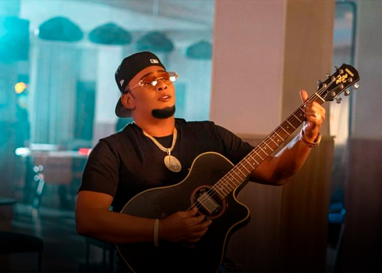 Anthony Santos lanza su nuevo álbum "A Fuerza de Dolor": una obra nacida de la carne y el alma