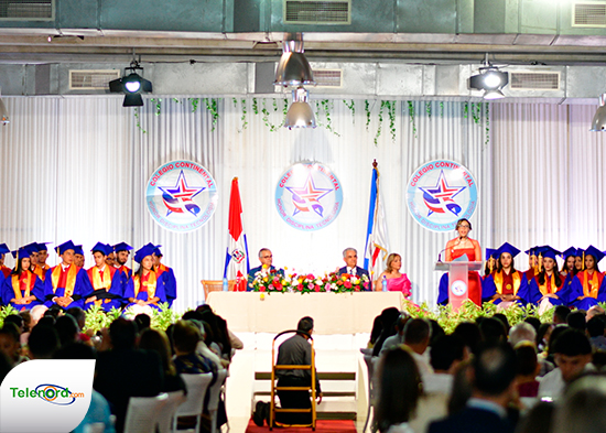 Colegio Continental celebra graduación del nivel secundario 2024-2025