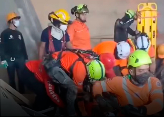 Rescatan a dos trabajadores atrapados tras derrumbe en cementera en Santiago