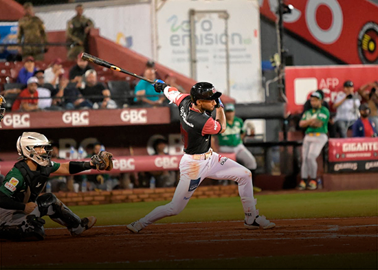 Gigantes del Cibao aprovechan descontrol de lanzadores de las Estrellas y vencen 5-2