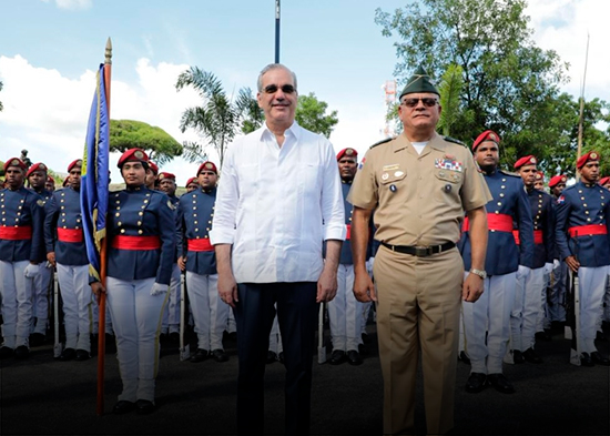 Luis Abinader entrega obras a Defensa