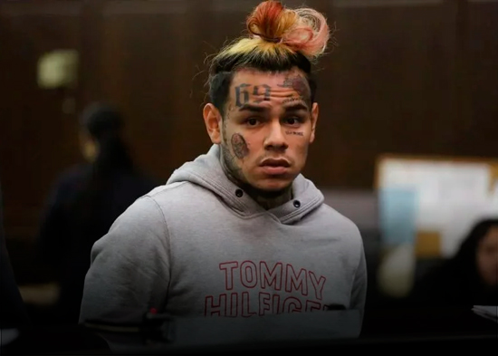 Tekashi, declarado en rebeldía tras no presentarse a la audiencia