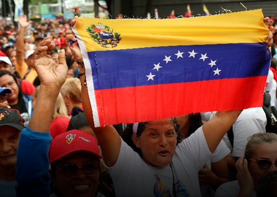 Petro desafía EU y da orden de volver volar a territorio Venezuela