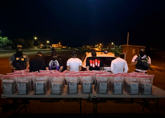 Jueza impone prisión preventiva a cinco hombres vinculados a 150 paquetes de drogasen Azua