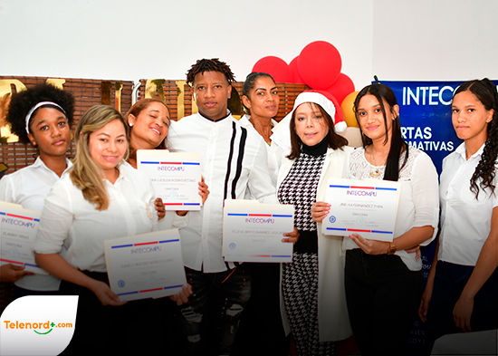 INTECOMPU realiza cierre del curso de oratoria