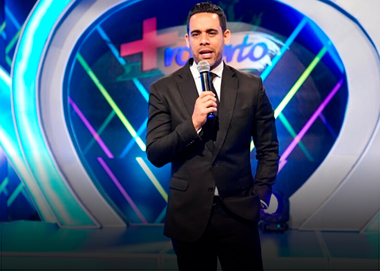 Comunicador Albert Mena sale del programa “Más Roberto”