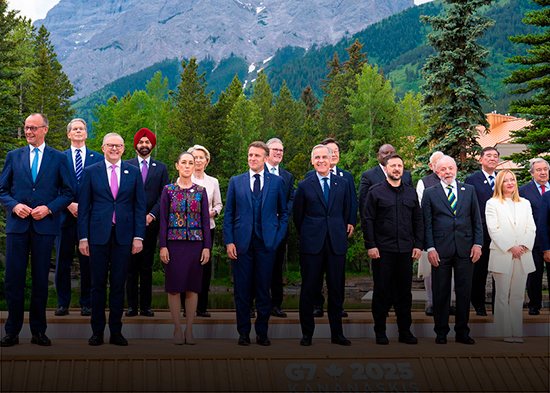 Macron publica un video de la cumbre del G7 con una canción meme rusa
