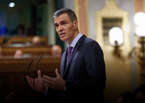 Pedro Sánchez admite que pensó dimitir pero proclama que no tirará la toalla