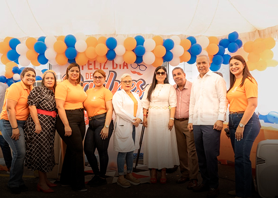 Fundación Oviedo conecta con la comunidad en celebración del Día de los Padres