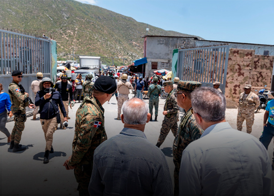 Secretario de la OEA y ministro de Defensa realizan visita en frontera dominico-haitiana