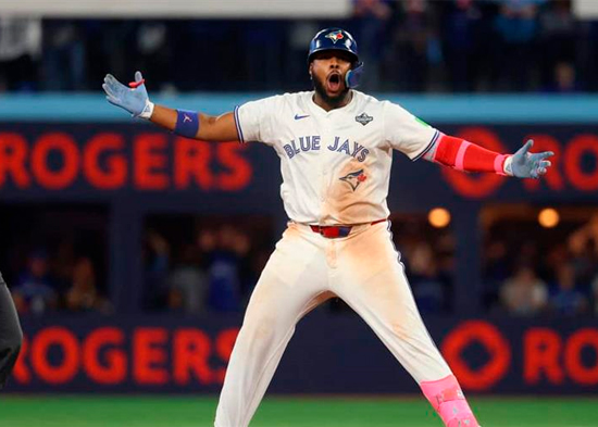 Vladimir Guerrero Jr. es felicitado por Luis Abinader luego de su actuación en la Serie Mundial