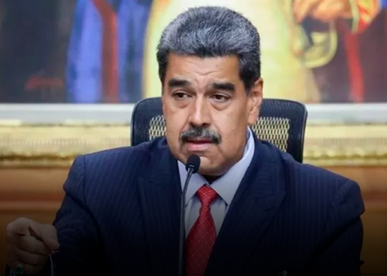 Maduro ordena crear comandos de defensa en caso de "lucha armada" ante despliegue de EEUU