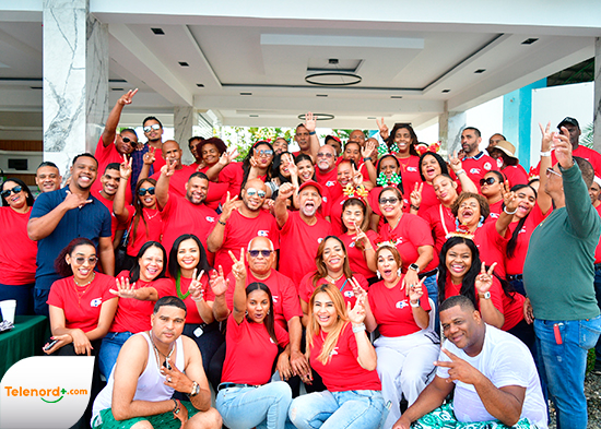 Empleados de la ADP celebran la navidad