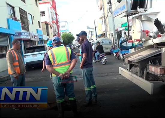 INAPA resuelve problemática sistema cloacal en el sector San Vicente de SFM