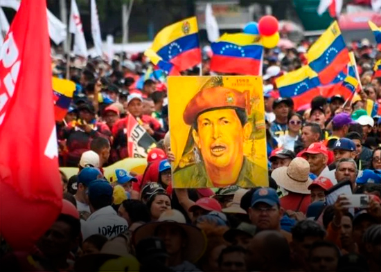Chavistas marchan en Venezuela exigiendo a EE.UU. el regreso de Nicolás Maduro y su esposa Cilia Flores