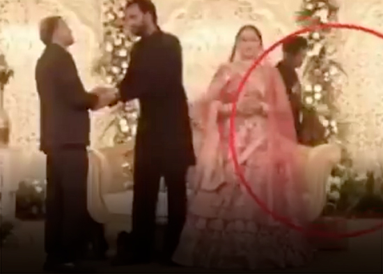 Fotógrafo inmortaliza un 'robo descarado' en plena boda