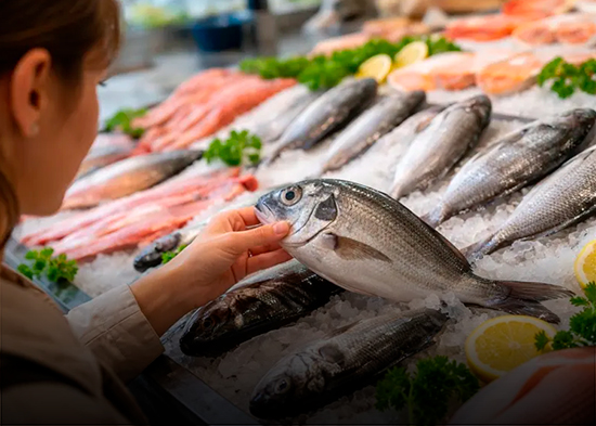 ¿Vas a comprar pescado? Así puedes saber si está en buen estado