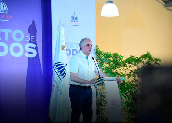 Ministro de Educación niega que más de 500 mil estudiantes estén fuera de las aulas