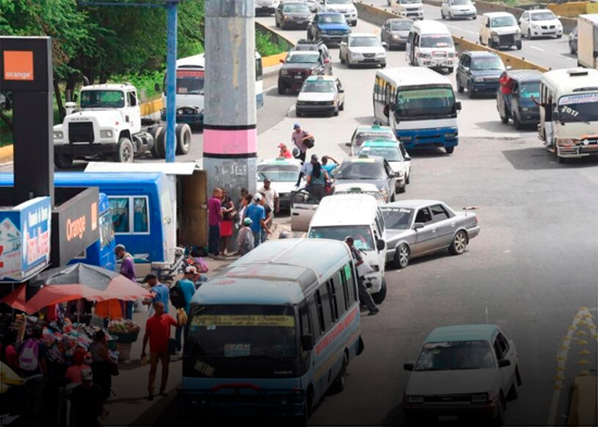 Transportistas descartan aumento del pasaje y piden al Gobierno congelar combustibles por 6 meses