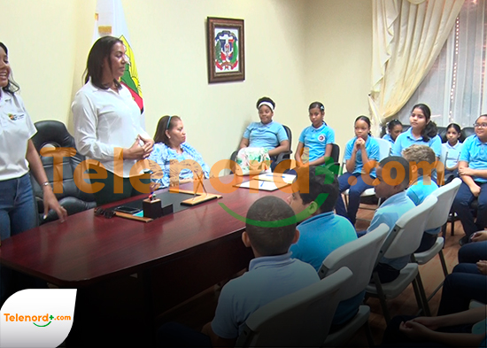 Estudiantes del Centro Educativo Divina Providencia visitan el Ayuntamiento de SFM