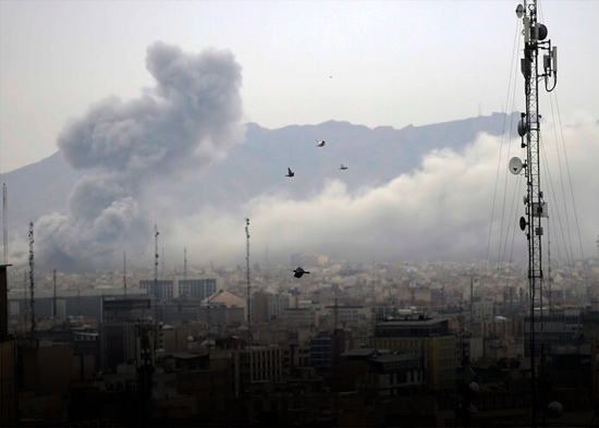 Irán anuncia ataques contra cinco bases militares de EE. UU. y ciudades de Israel