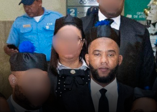 Orden de arresto revela fiscal se negó a recibir un vehículo de menor gama que un Mercedes Benz