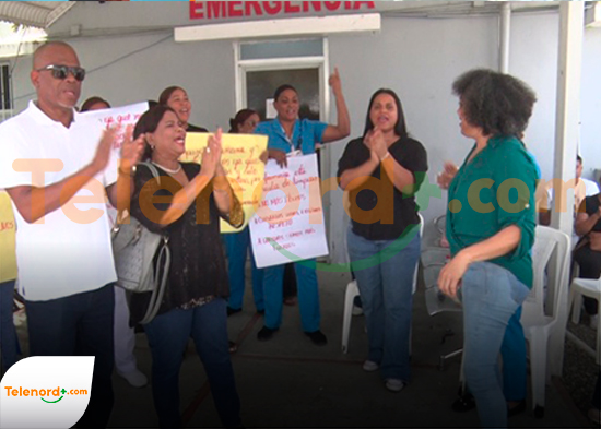 Enfermeras del Hospital Municipal Román Bautista Brache protestan por falta de personal