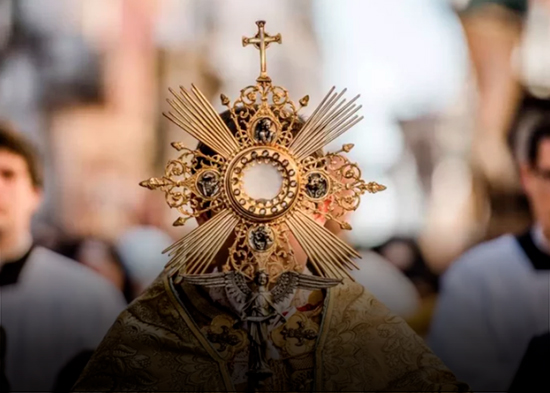 Hoy se celebra Corpus Christi: la festividad católica que conjuga tradición, color y fe popular