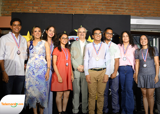 Colegio Continental reconoce a estudiantes destacados del año escolar 2025-2026 en acto al mérito