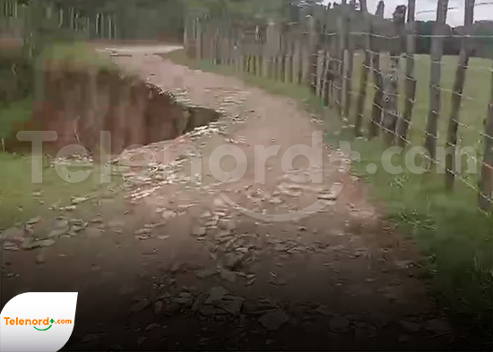 Denuncian localidades SFM incomunicadas por derrumbe en las carreteras