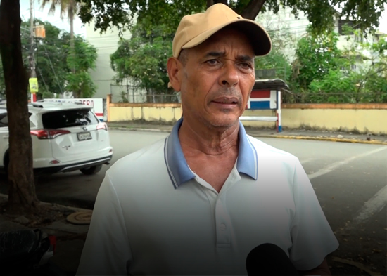 Dirigente de izquierda exige paralizar asfaltado sobre cloacas colapsadas en sector 27 de Febrero
