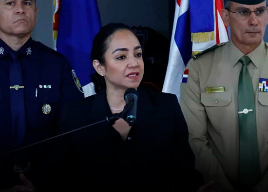 Faride descarta renunciar de Interior y Policía, como piden algunos