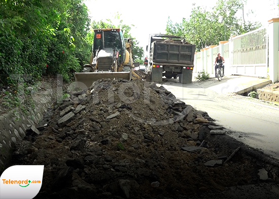 Reinician trabajos de reparación de la carretera en la comunidad Mata Larga