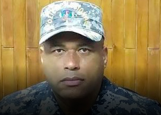 General retirado de la Policía muere tras desplomarse durante torneo de baloncesto