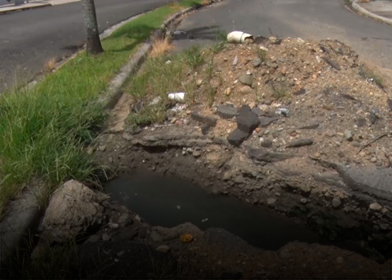 Denuncian avería provoca contaminación del agua potable en urbanización Toribio Piantini de SFM