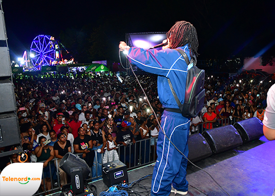 Luis Brown pone a vibrar a cientos de jóvenes en las Fiestas Patronales Santa Ana 2026