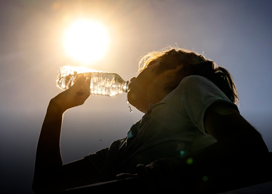Persiste el intenso calor; prevén aguaceros aislados en la tarde por vaguada