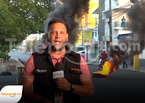 Encienden neumáticos en SFM; exigen libertad de dirigente estudiantil apresado