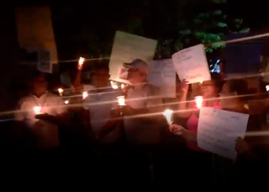 Realizan encendido de velas por diversas problemáticas en sector Villa Linda