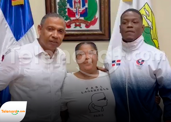 Alcalde Alex Díaz Paulino gestiona entrega de solar para el medallista Jhonnathan Elysse Martínez, quien construirá una vivienda para su madre