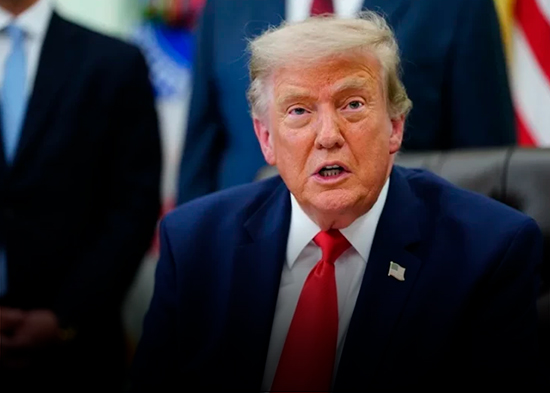 Arrestan a hombre armado en el club de golf de Trump antes de su visita a Los Ángeles