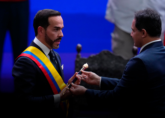 Abelardo De la Espriella jura como presidente de Colombia