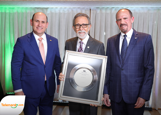 Banco Caribe rinde homenaje a Edmundo Aja por su legado y contribución al desarrollo de la institución