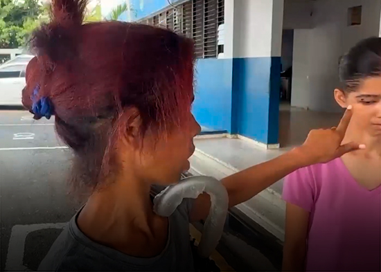 Mujer denuncia su ex pareja agrede a su hija con condición especial en SFM