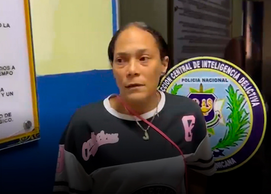 Esposa de hombre ultimado a tiros en El Cercado asegura que detenidos cometieron el crimen