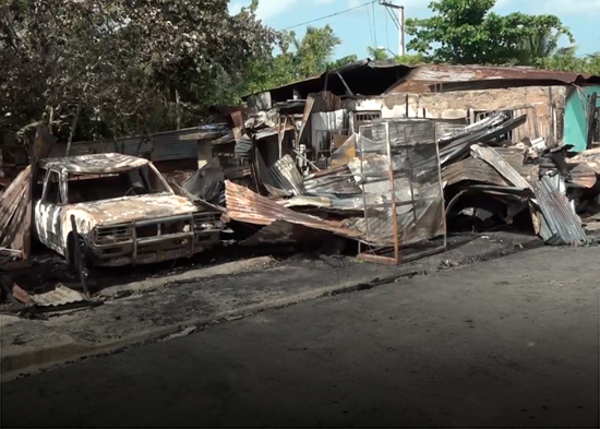 Voraz incendio reduce a cenizas una vivienda en sector Mamá Tingó