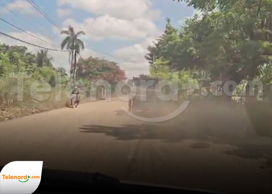 Conductor maneja de manera temeraria en carretera Santa Ana-Villa Tapia en reparación